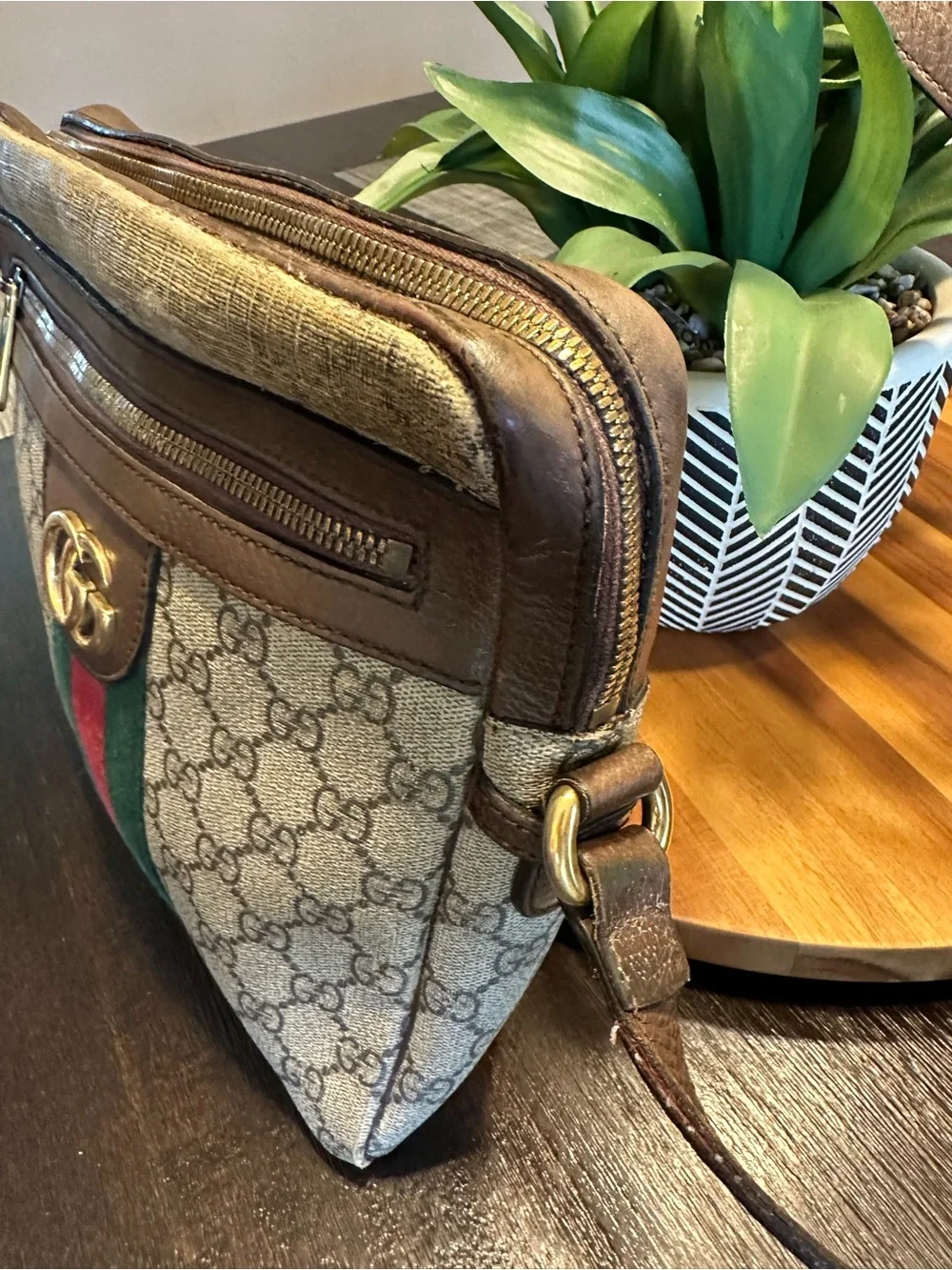 Gucci Beige GG Supreme Messenger Bag with Green-Red Web Stripe